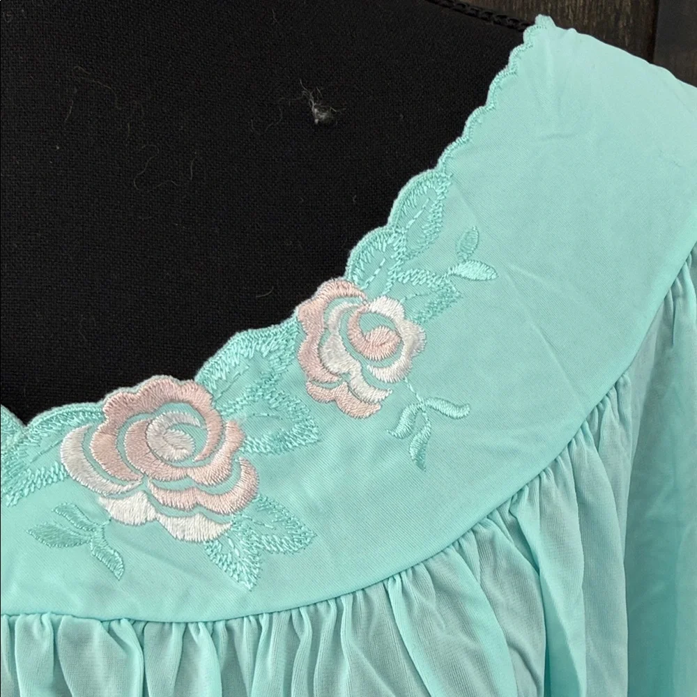 Vintage Shadow line Light Blue Floral Embroidered 3XL Nightgown - Picture 5 of 6